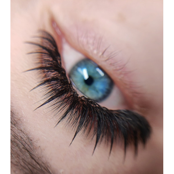 Kim Maker - preparation for creating eyelash beams Jolash